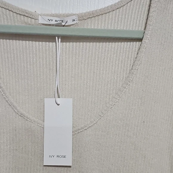 Ivy Rose Top 🌹 - Picture 2 of 4